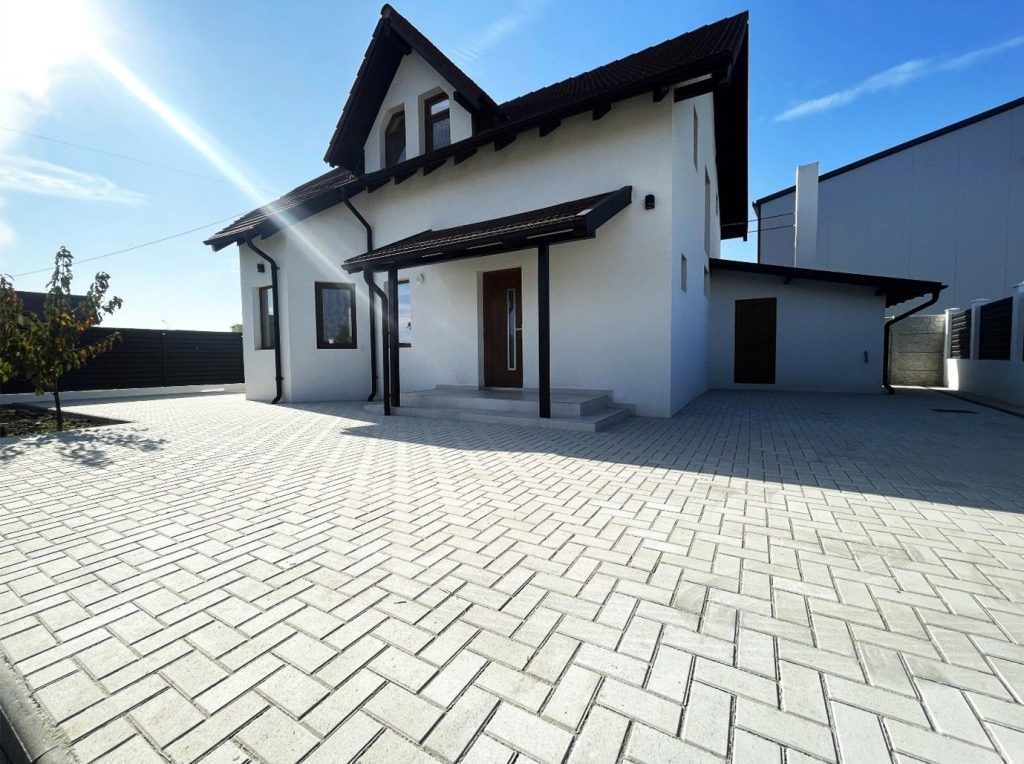 amenajare curte primavara pavaj Parket WISE